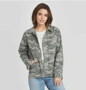 Universal Thread Medium Green Camo Print Long Sleeve Chore Jacket